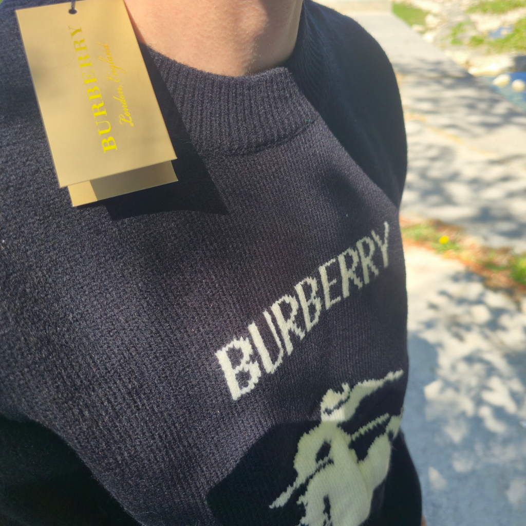 Berry Sweater Black